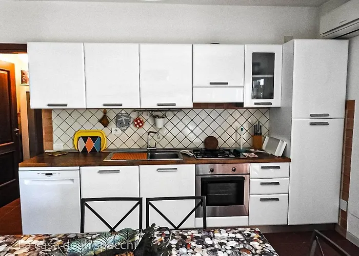 La Casa Degli Specchi-villetta con due giardini